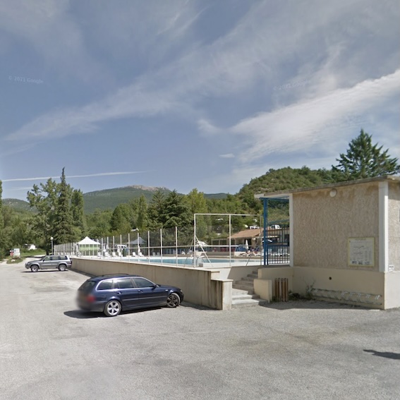 Photo de l'entrée de la piscine municipale