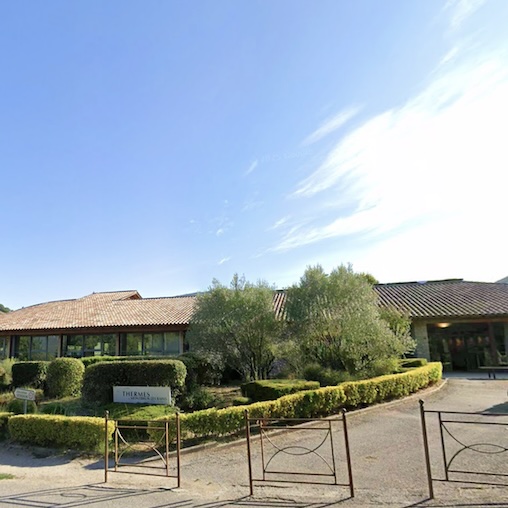 Photo de la façade de l'établissement thermal
